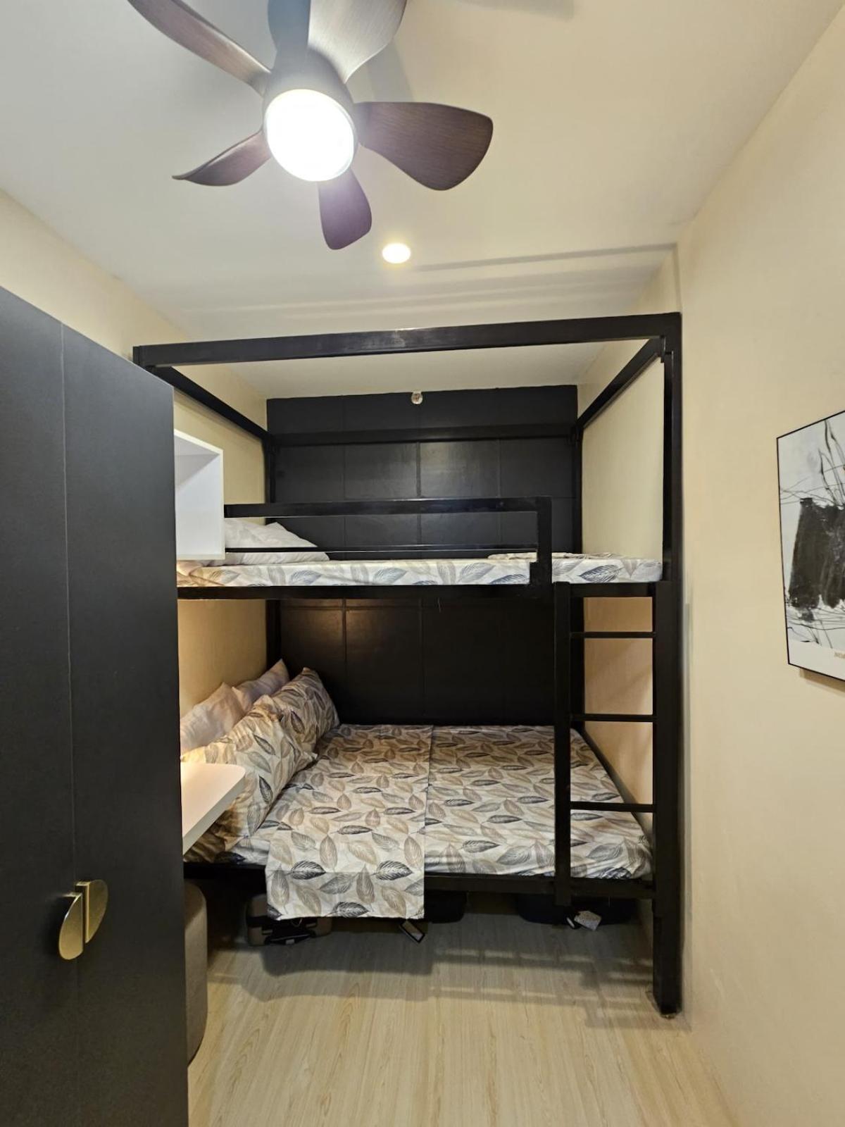 Near Naia Terminal 1, 2, 3 Cozy At Field Manila