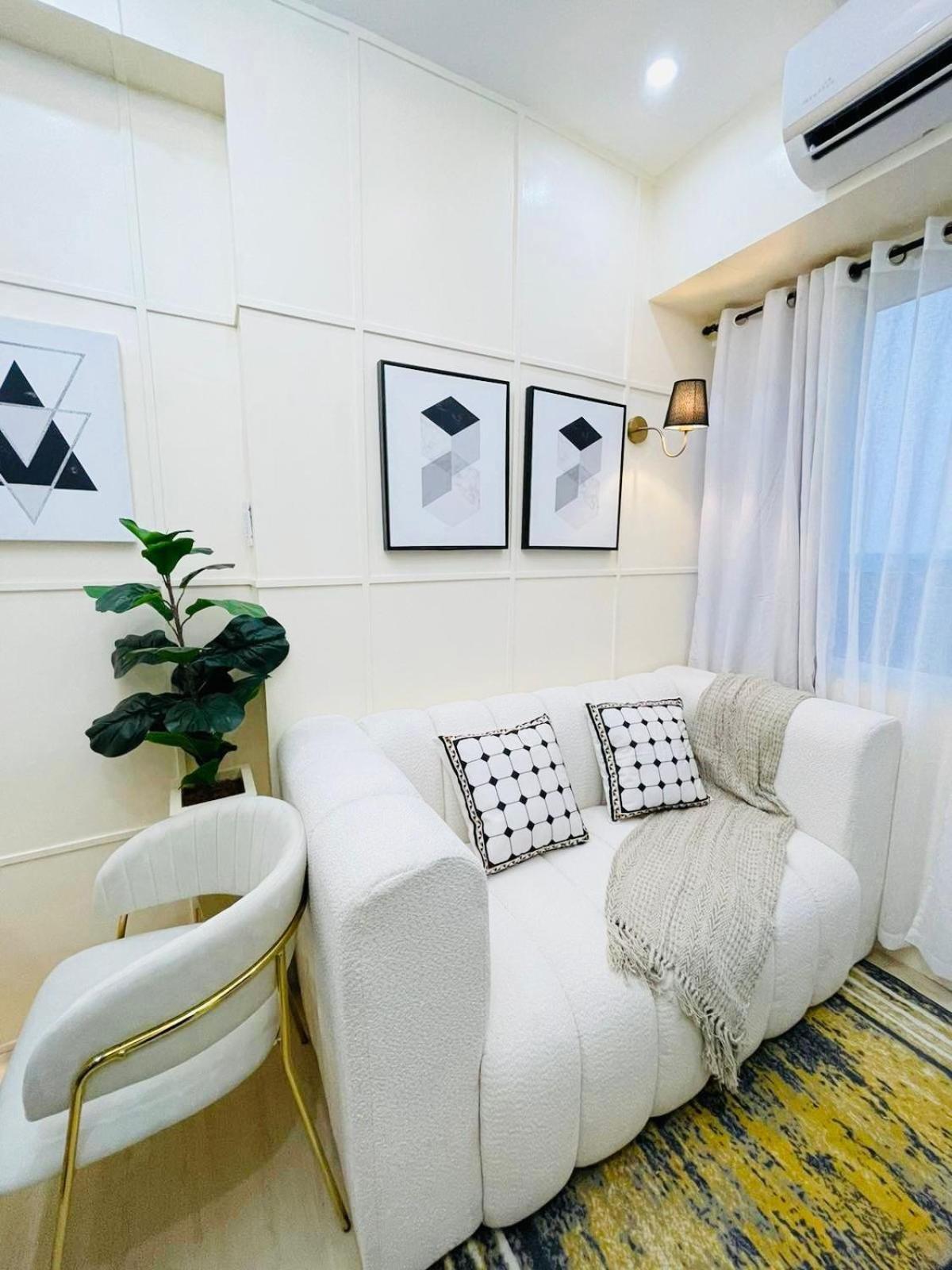 Near Naia Terminal 1, 2, 3 Cozy At Field