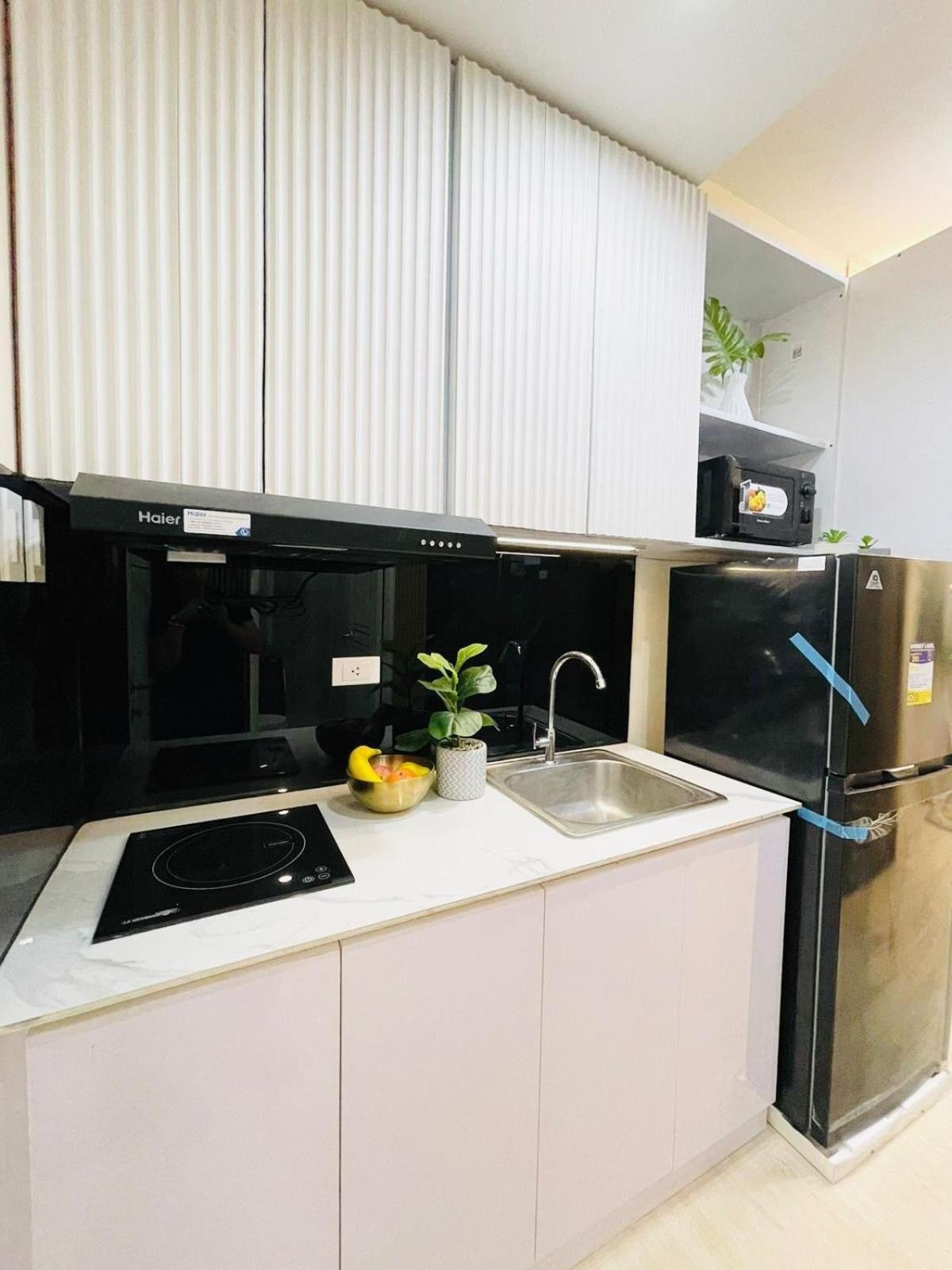 Near Naia Terminal 1, 2, 3 Cozy At Field Apartment