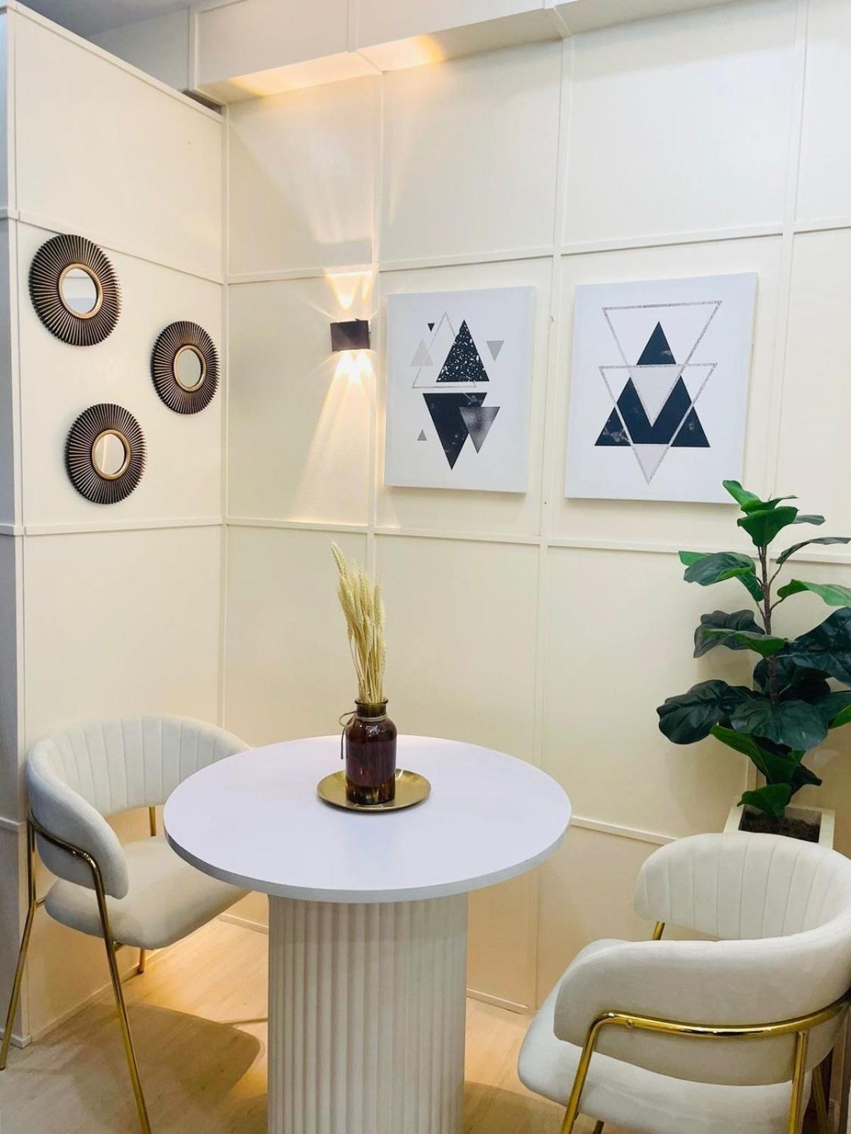 Near Naia Terminal 1, 2, 3 Cozy At Field Apartment Manila