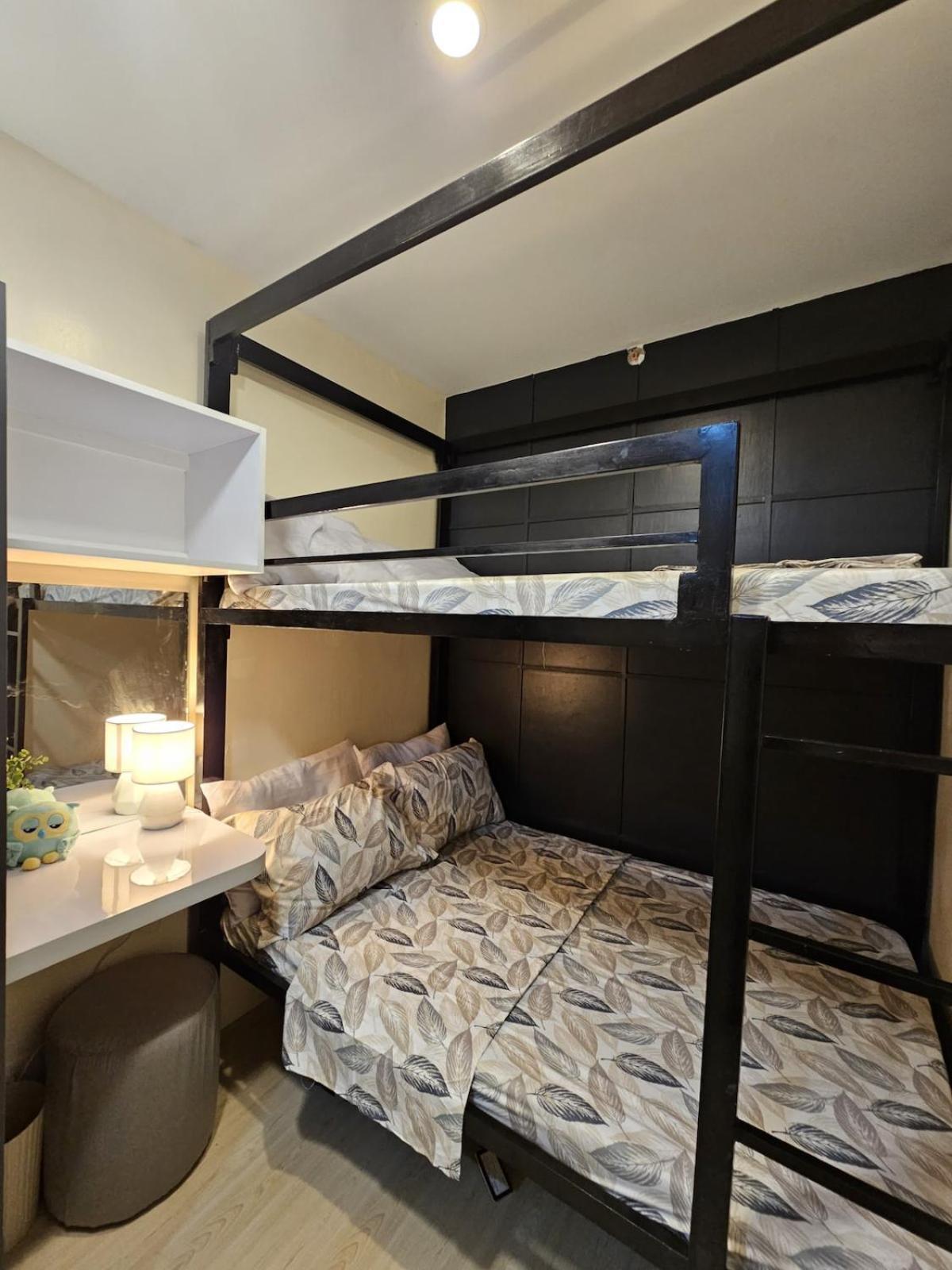 Near Naia Terminal 1, 2, 3 Cozy At Field Apartment