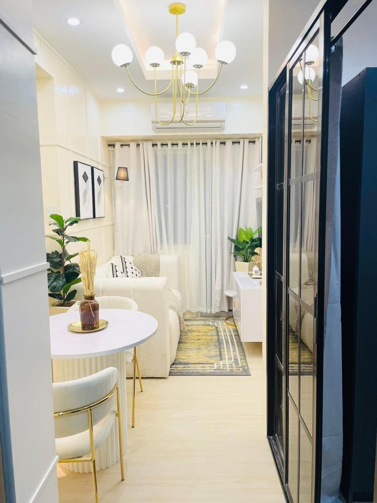 Near Naia Terminal 1, 2, 3 Cozy At Field Apartment Manila