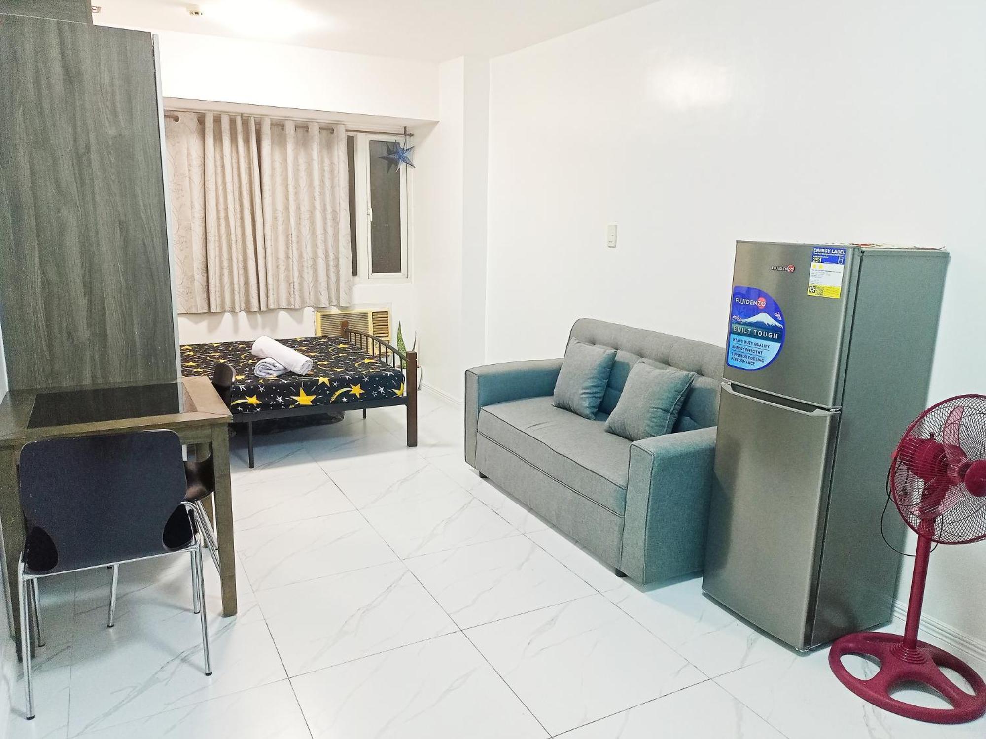 Near Moa And Naia At Solemare Parksuites Apartment Manila