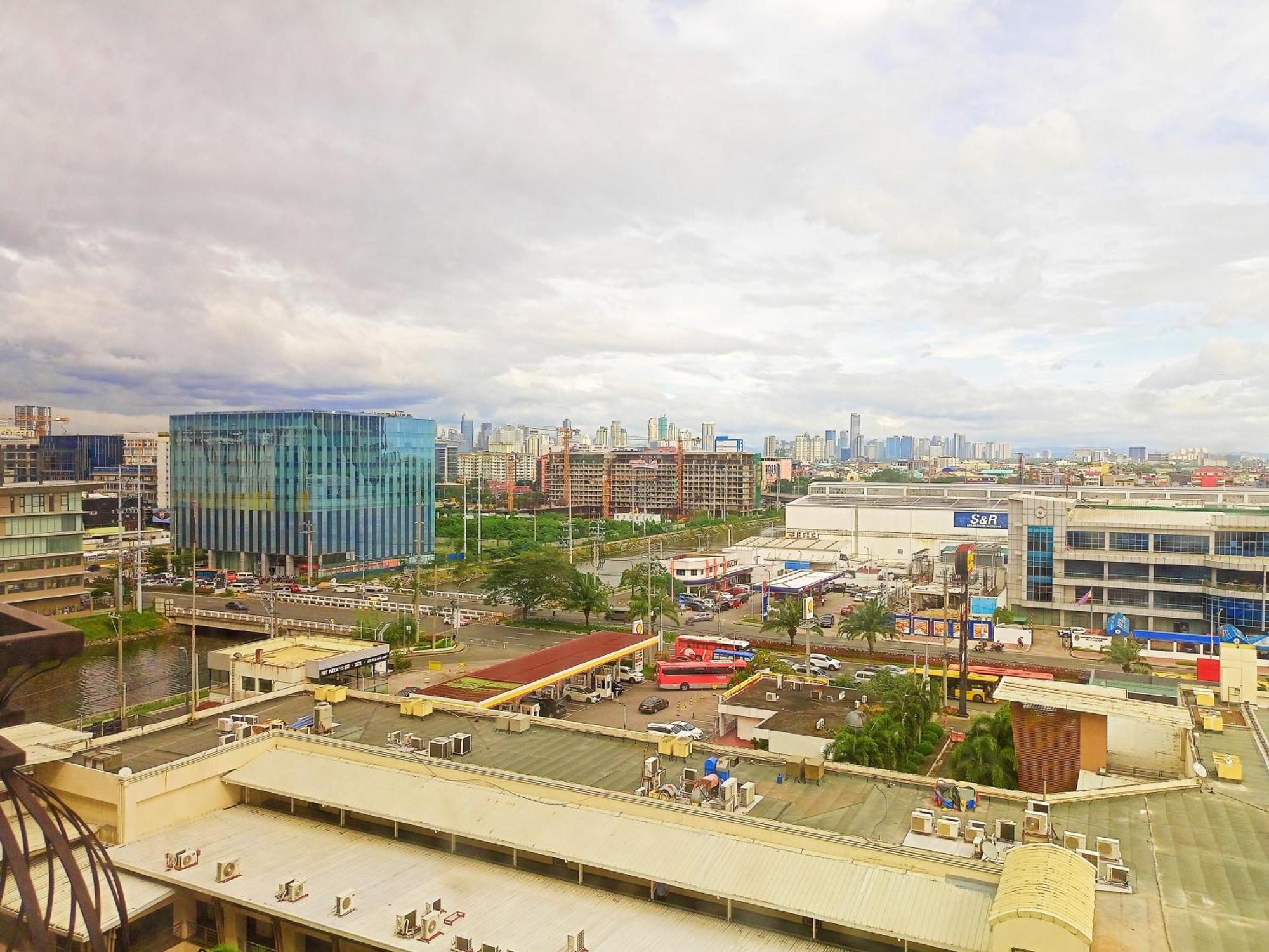 Near Moa And Naia At Solemare Parksuites Apartment