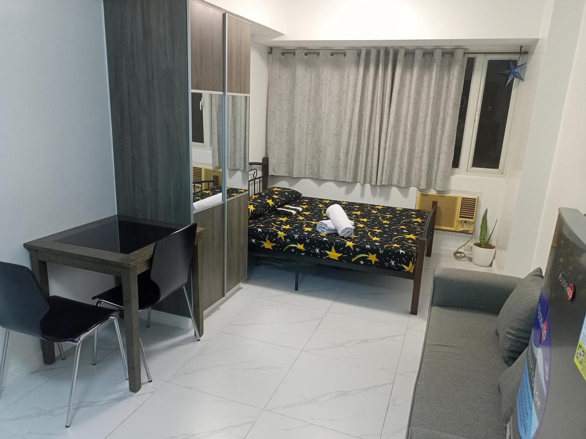 Near Moa And Naia At Solemare Parksuites Apartment