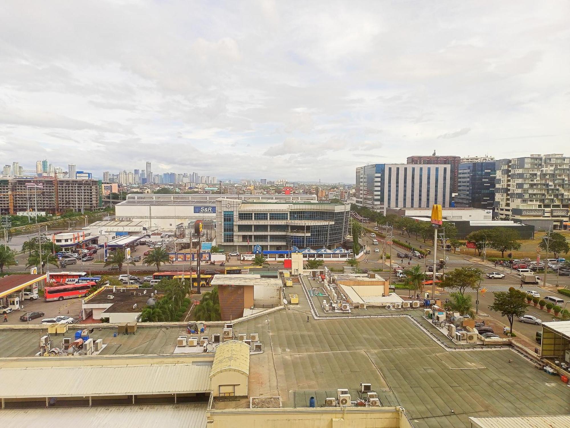 Near Moa And Naia At Solemare Parksuites * Manila