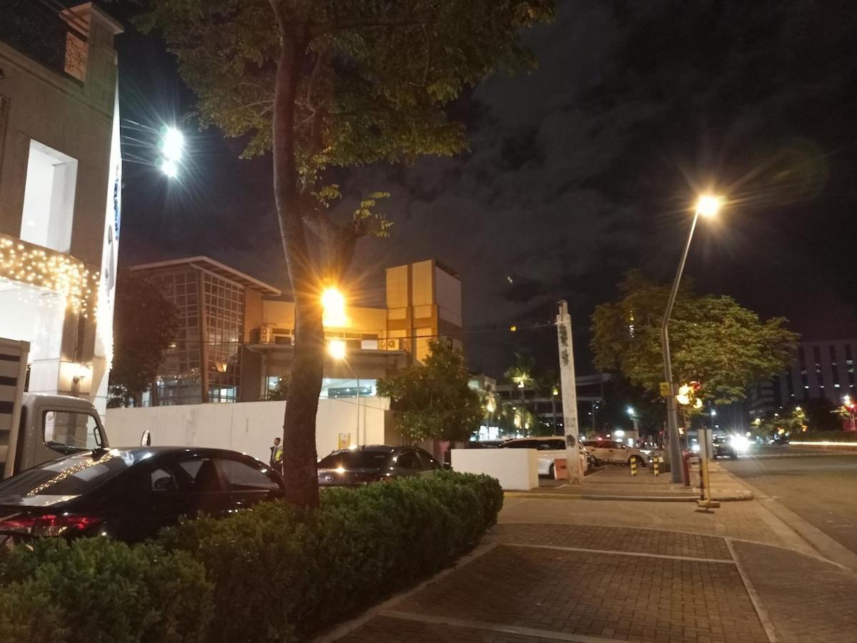 Near Moa And Naia At Solemare Parksuites Apartment Manila
