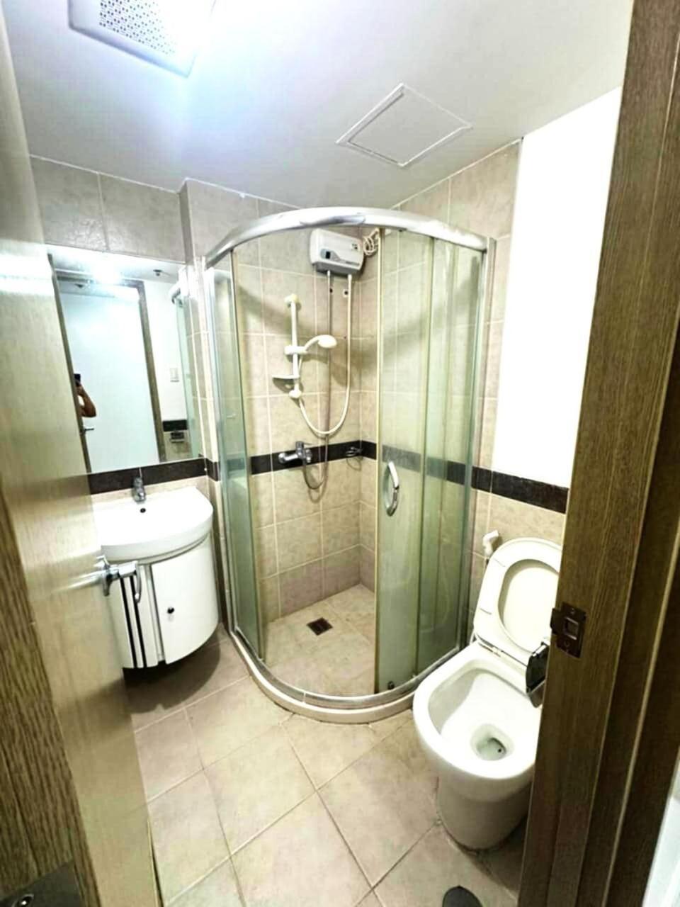 Near Moa And Naia At Solemare Parksuites Manila