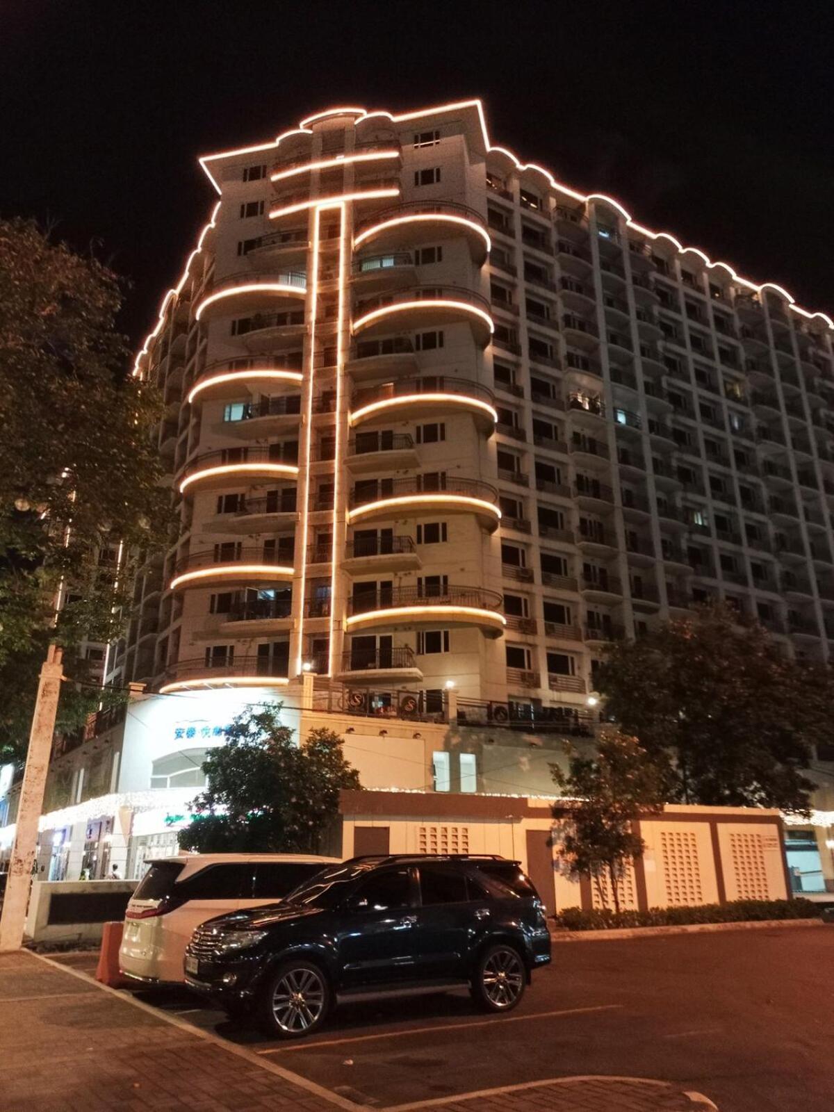 Near Moa And Naia At Solemare Parksuites Apartment