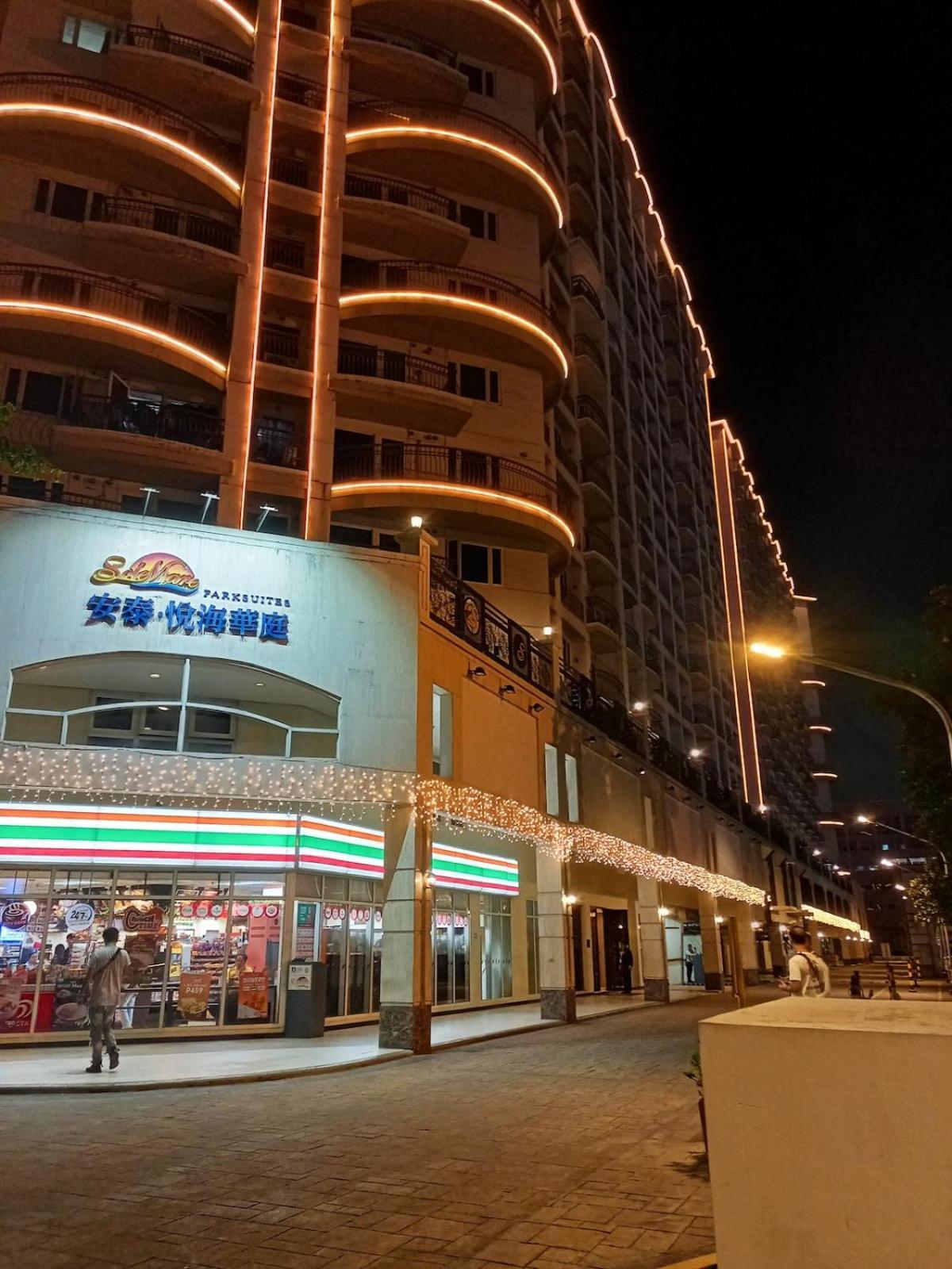 Near Moa And Naia At Solemare Parksuites Apartment Manila