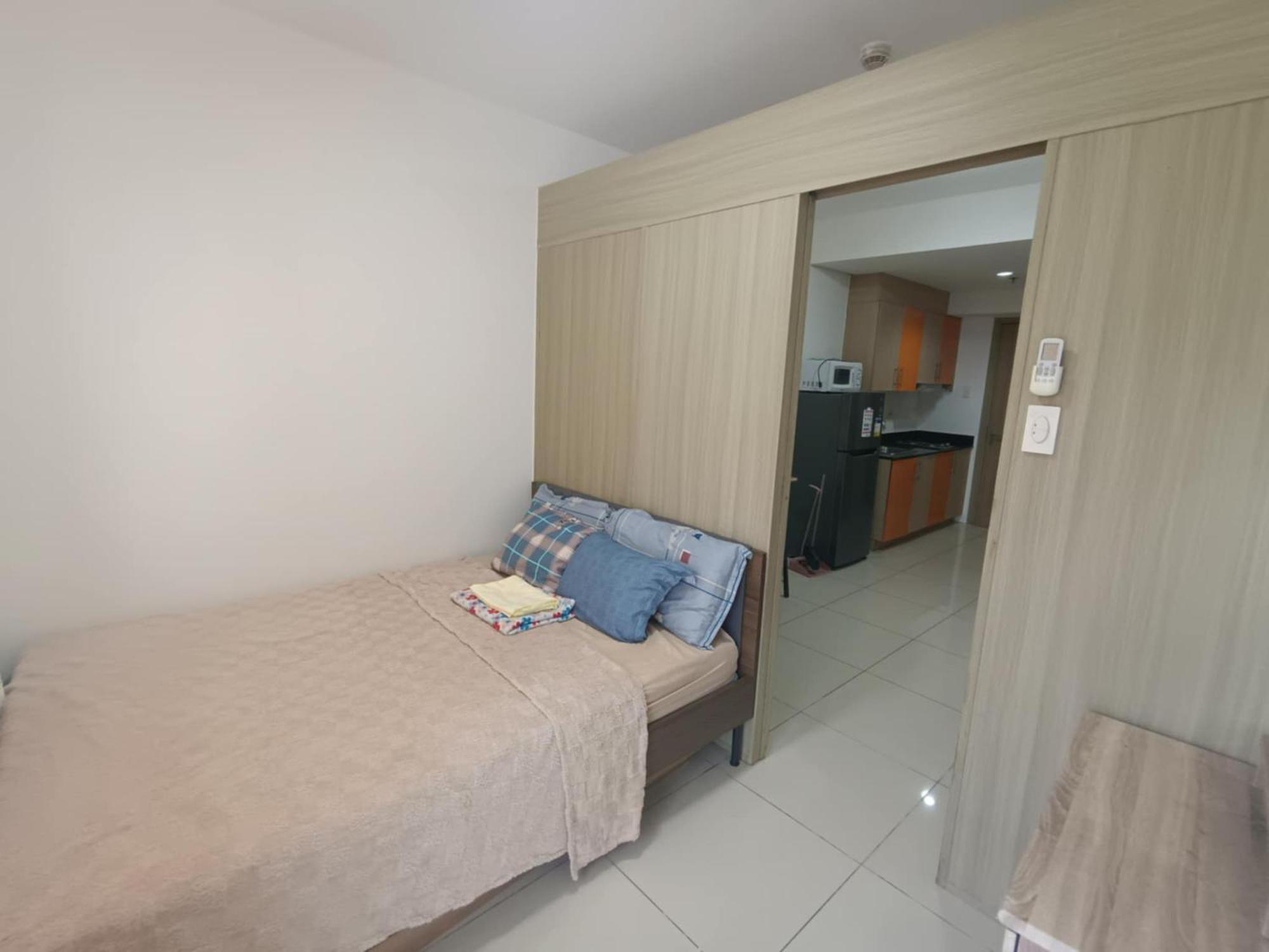 Affordable Staycation In Pasay-breeze Apartment