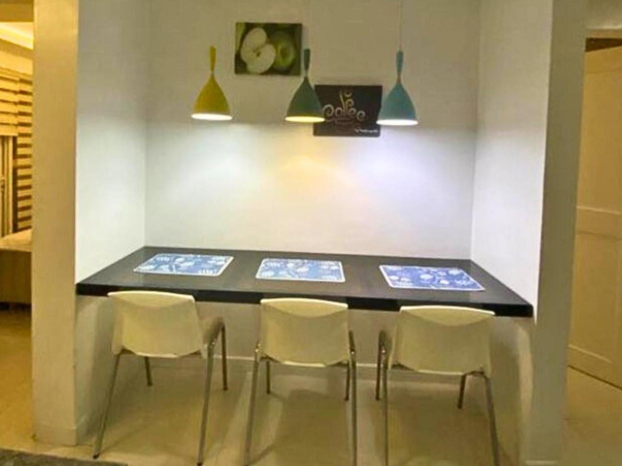 Family Staycation: Heart Of With Balcony And Pool Access Manila