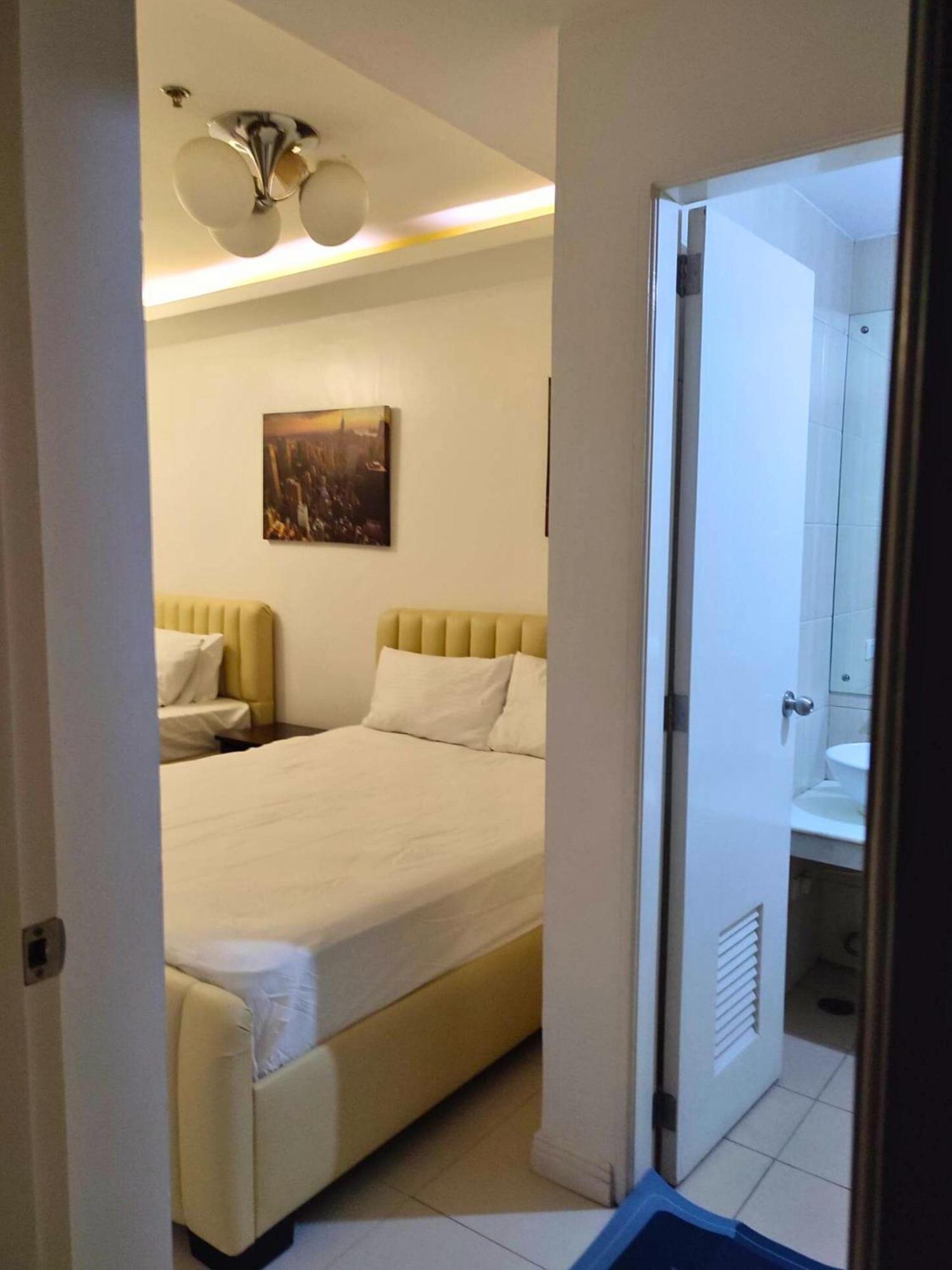 Hotel Family Staycation: Heart Of With Balcony And Pool Access *