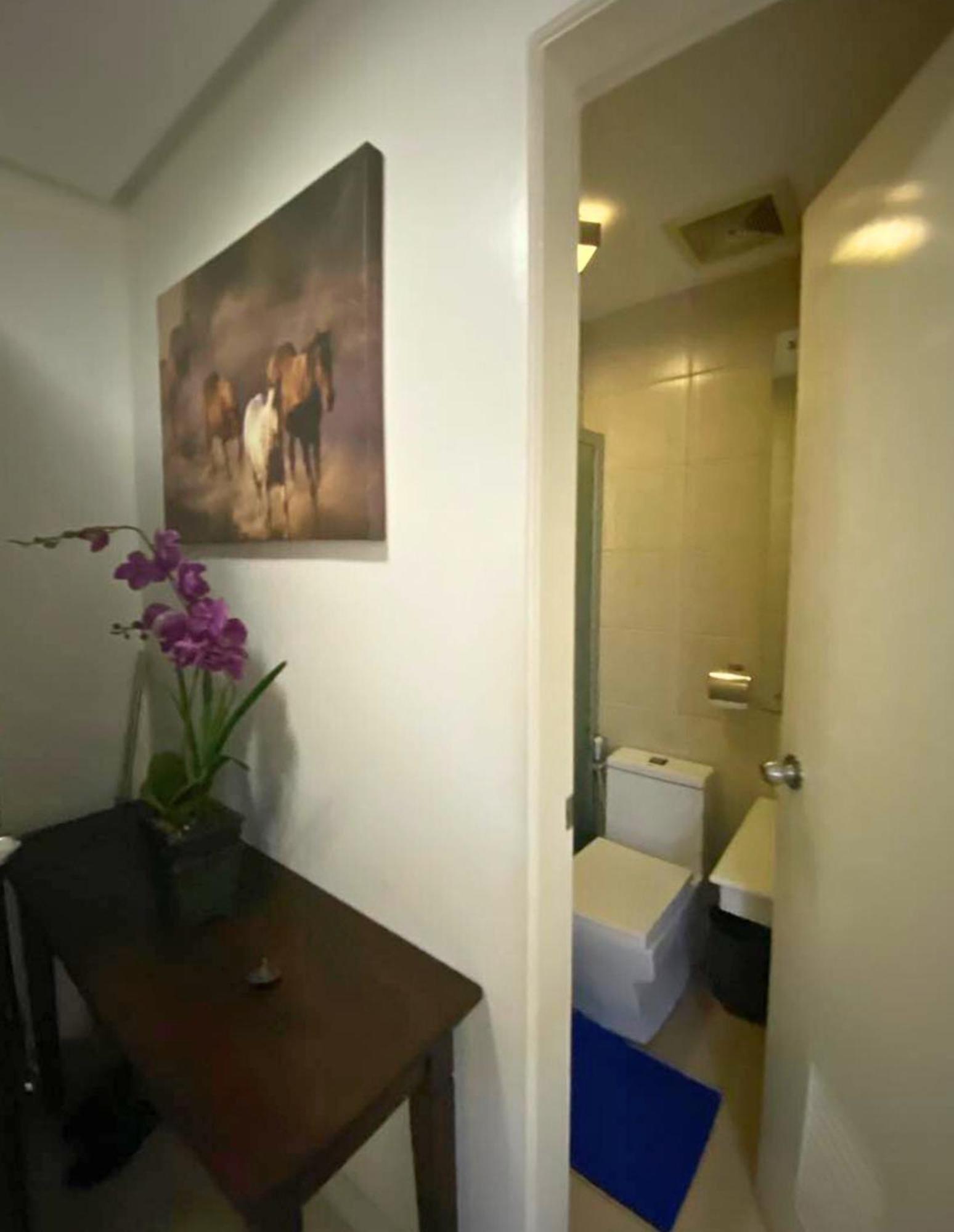 Family Staycation: Heart Of With Balcony And Pool Access Hotel Manila