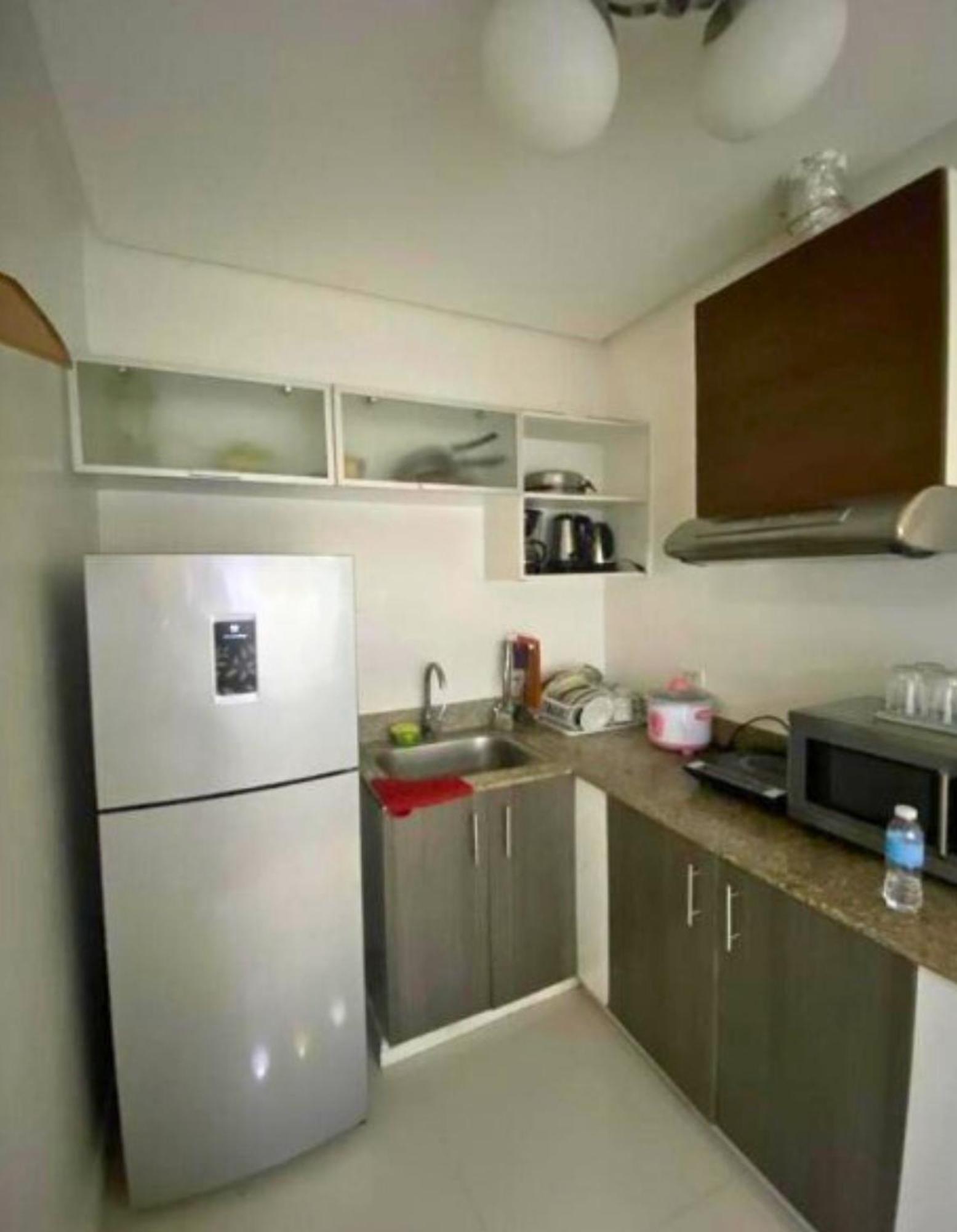 Family Staycation: Heart Of With Balcony And Pool Access Manila