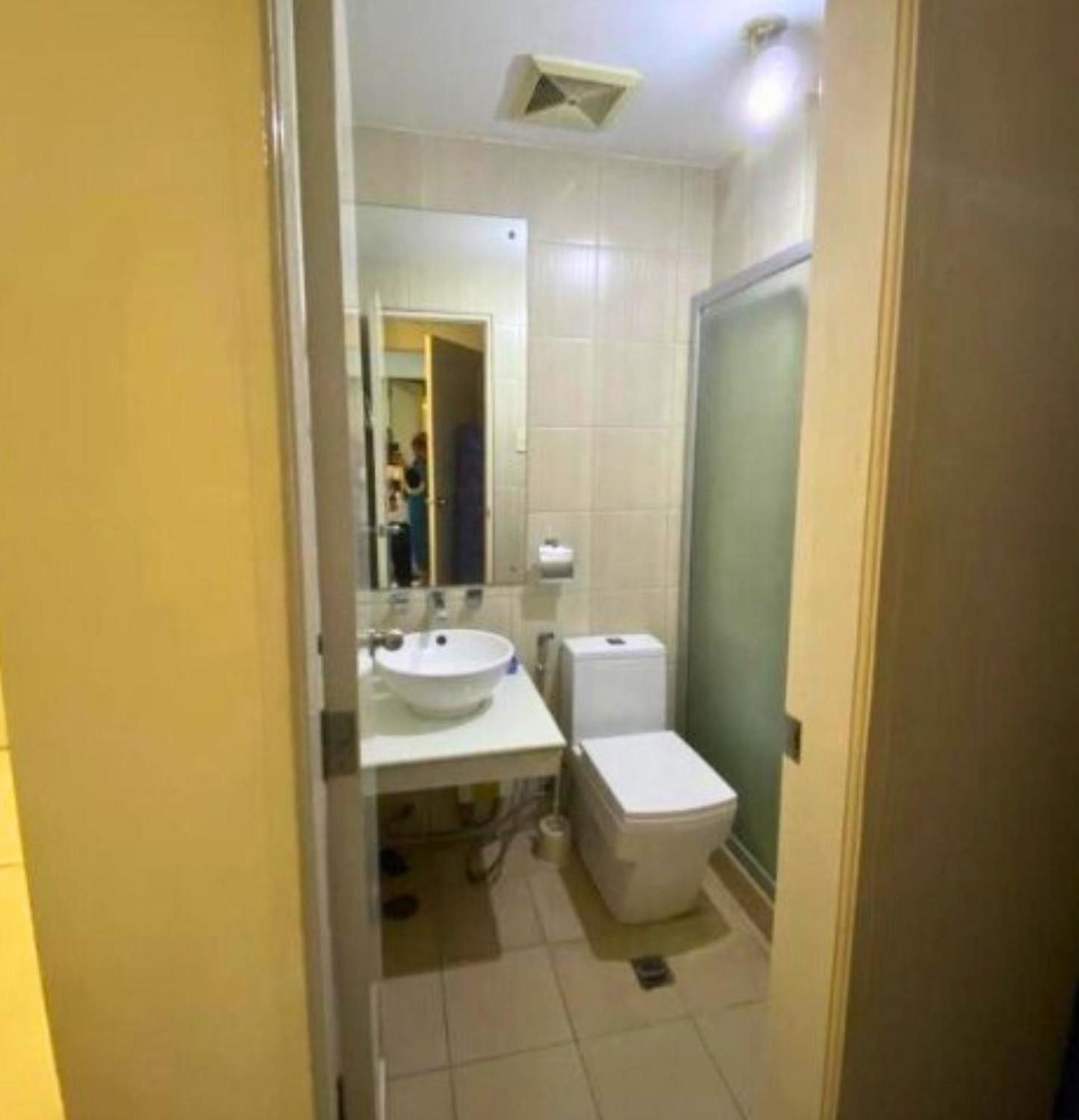 Hotel Family Staycation: Heart Of With Balcony And Pool Access Manila