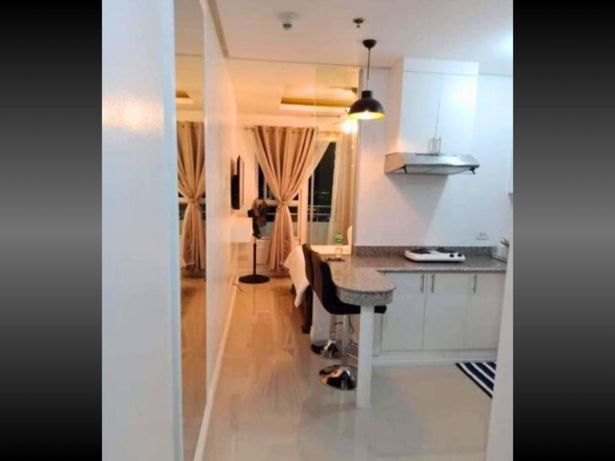 Family Staycation: Heart Of With Balcony And Pool Access Hotel