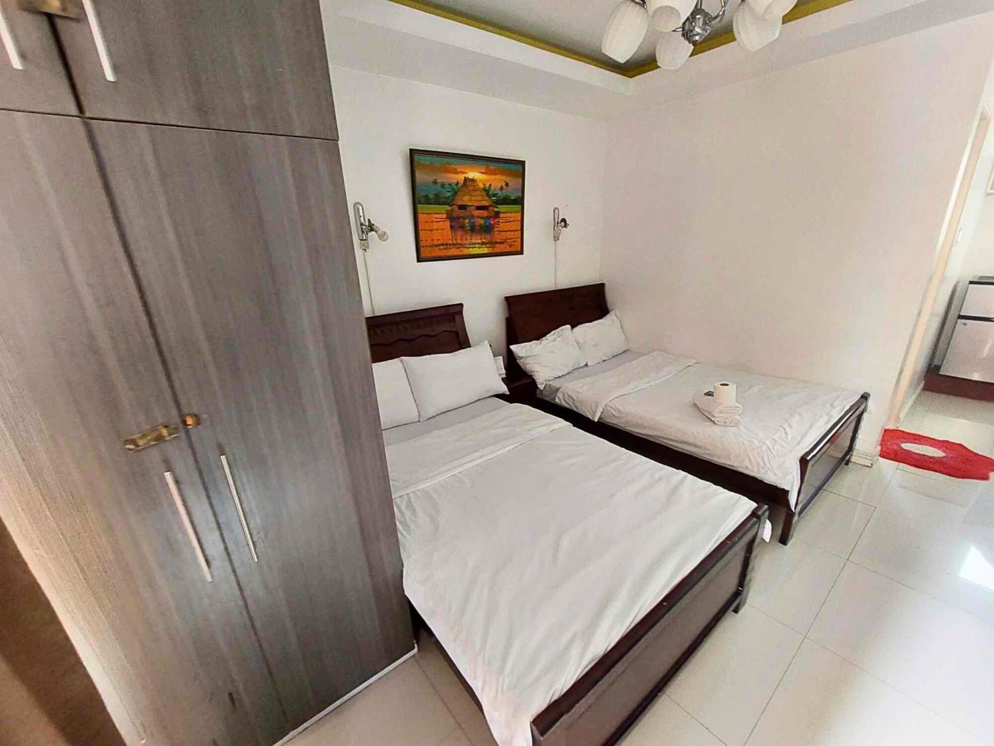 Family Staycation: Heart Of With Balcony And Pool Access * Manila