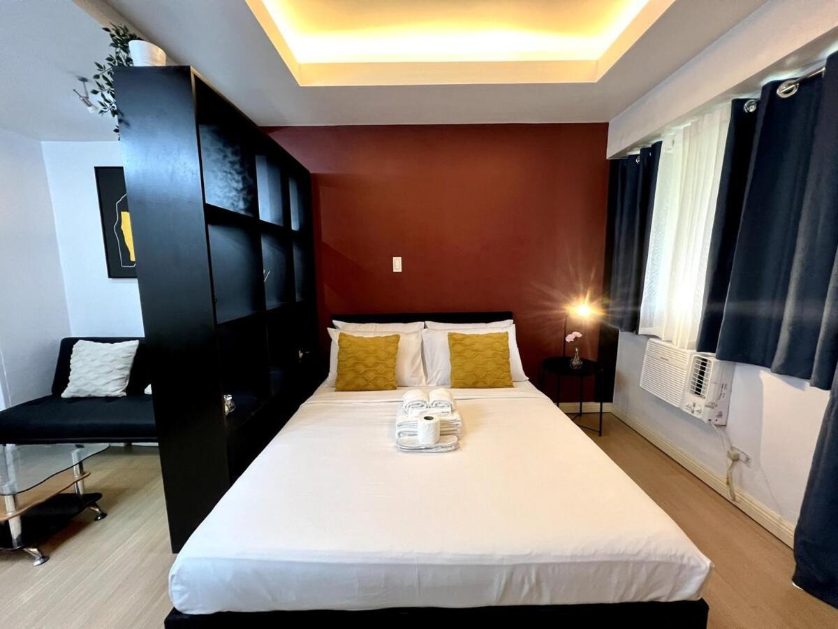 Newly Renovated Greenbelt With Balcony Parkview Apartment