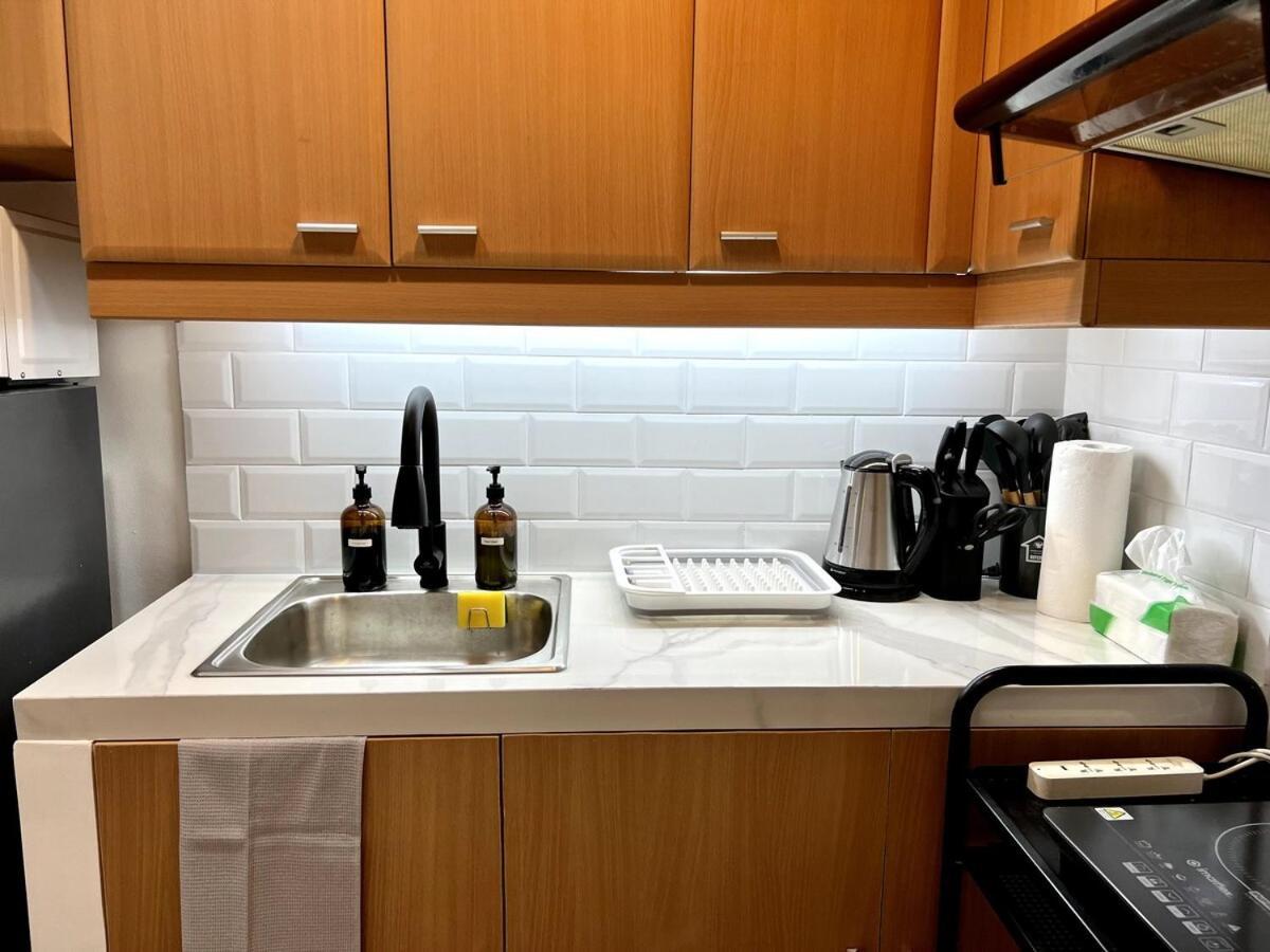 Newly Renovated Greenbelt With Balcony Parkview Apartment
