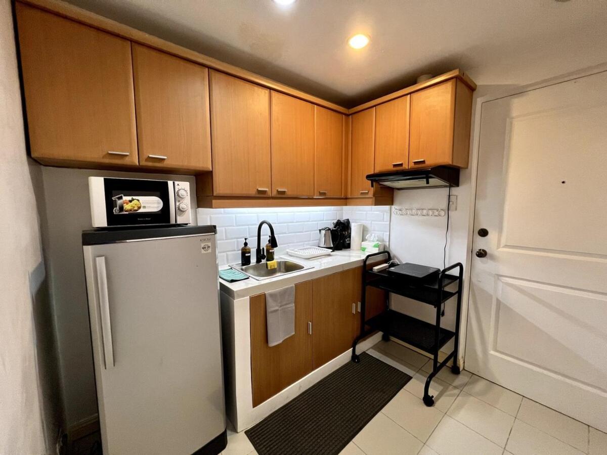 Newly Renovated Greenbelt With Balcony Parkview * Manila