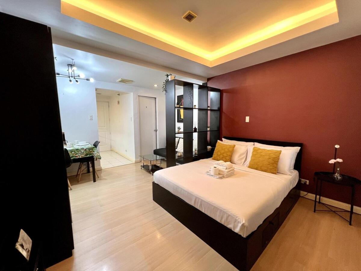 Newly Renovated Greenbelt With Balcony Parkview Apartment *