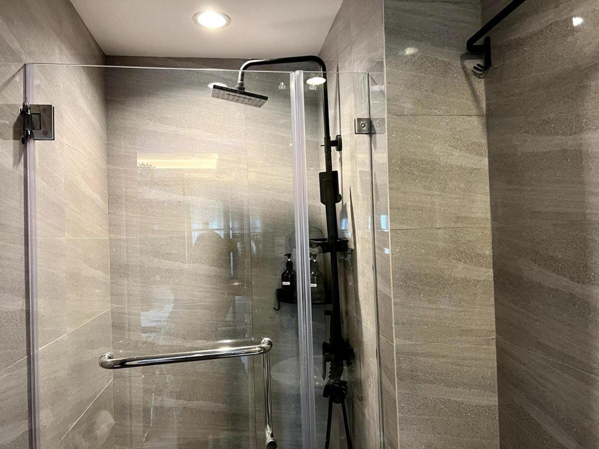 Newly Renovated Greenbelt With Balcony Parkview Apartment Manila