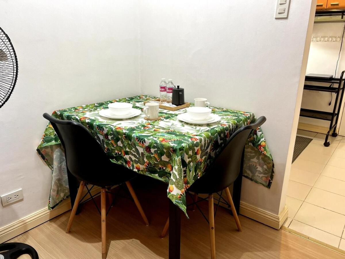Newly Renovated Greenbelt With Balcony Parkview Apartment Manila