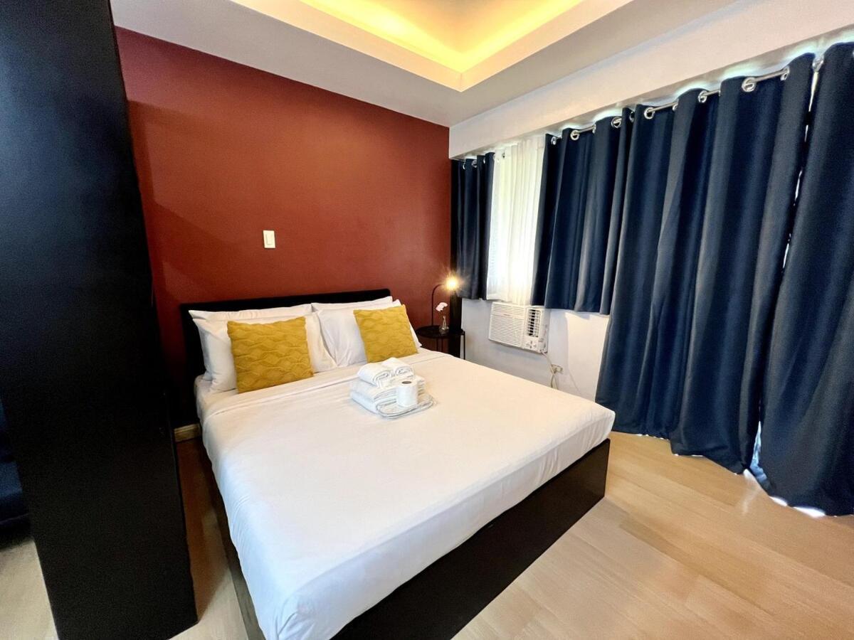 Newly Renovated Greenbelt With Balcony Parkview Apartment