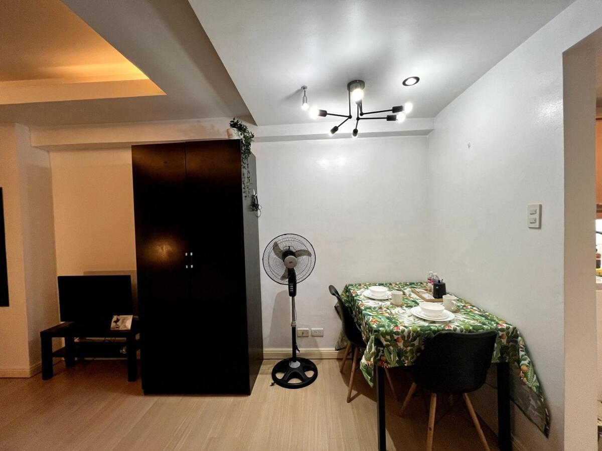 Newly Renovated Greenbelt With Balcony Parkview Apartment