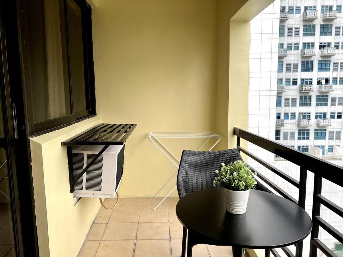 Apartment Newly Renovated Greenbelt With Balcony Parkview