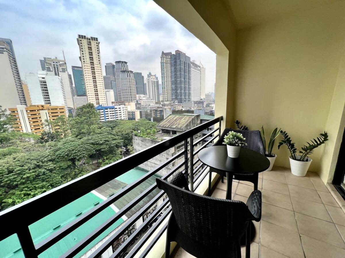 Newly Renovated Greenbelt With Balcony Parkview *