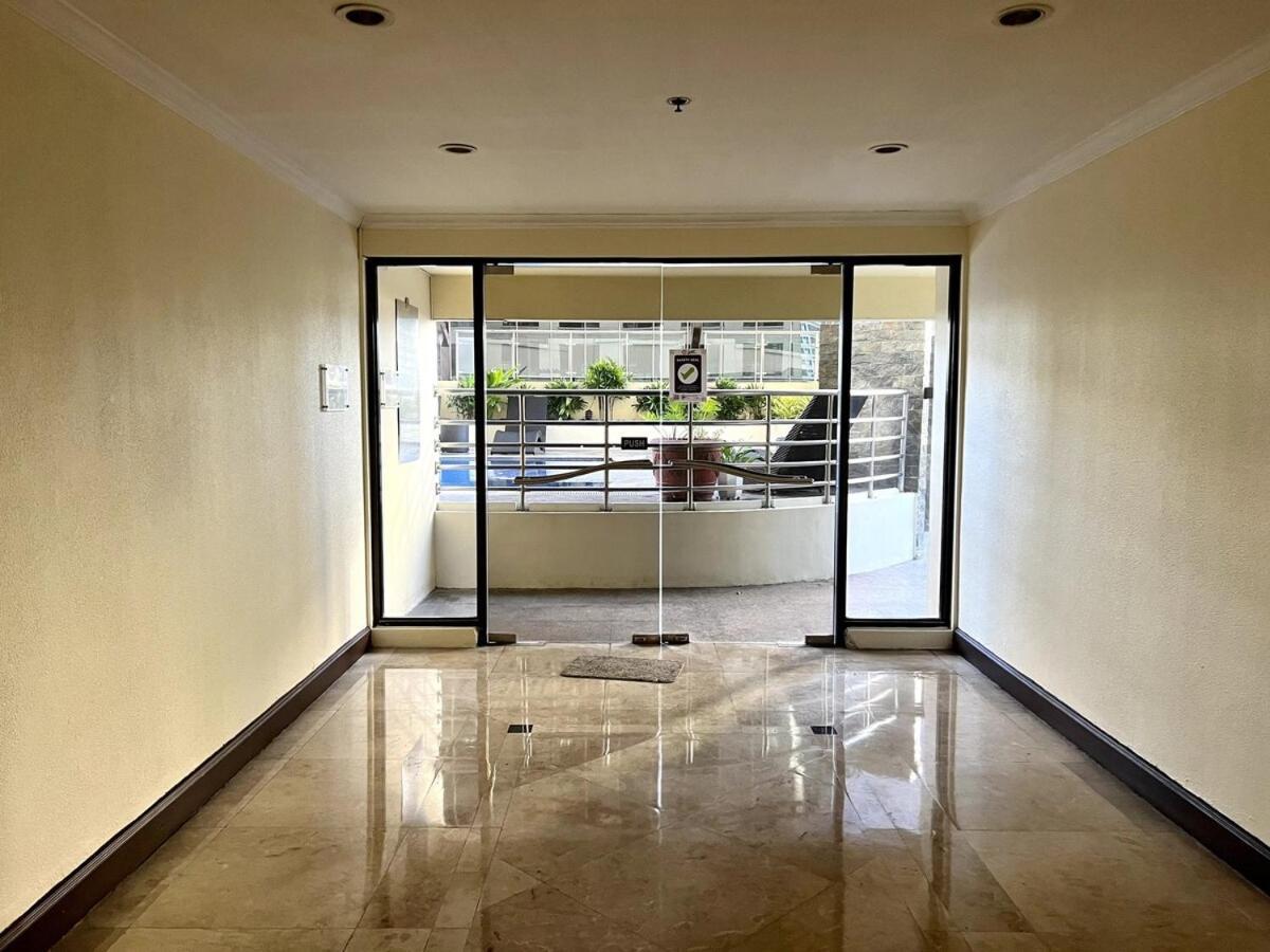 Newly Renovated Greenbelt With Balcony Parkview Manila