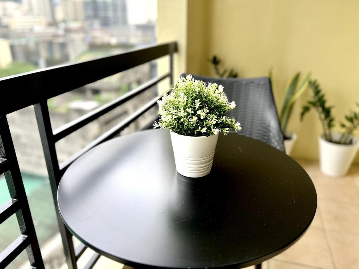 Newly Renovated Greenbelt With Balcony Parkview Apartment
