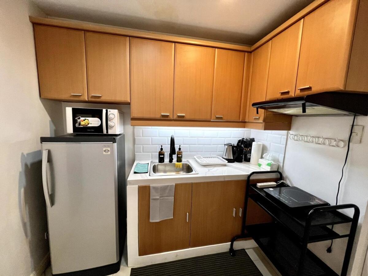 Newly Renovated Greenbelt With Balcony Parkview Apartment *