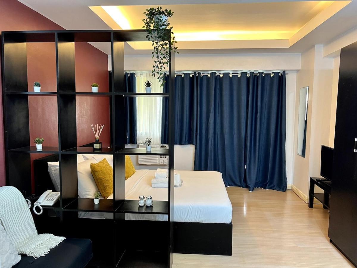 Newly Renovated Greenbelt With Balcony Parkview * Manila