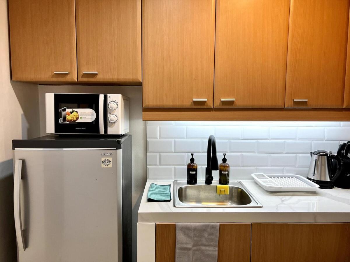 Newly Renovated Greenbelt With Balcony Parkview Apartment Manila
