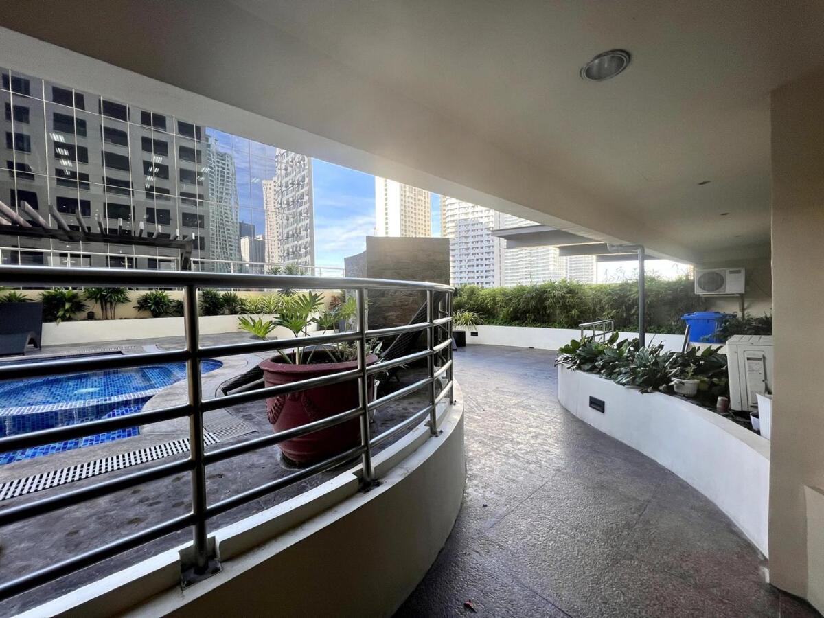 Newly Renovated Greenbelt With Balcony Parkview *