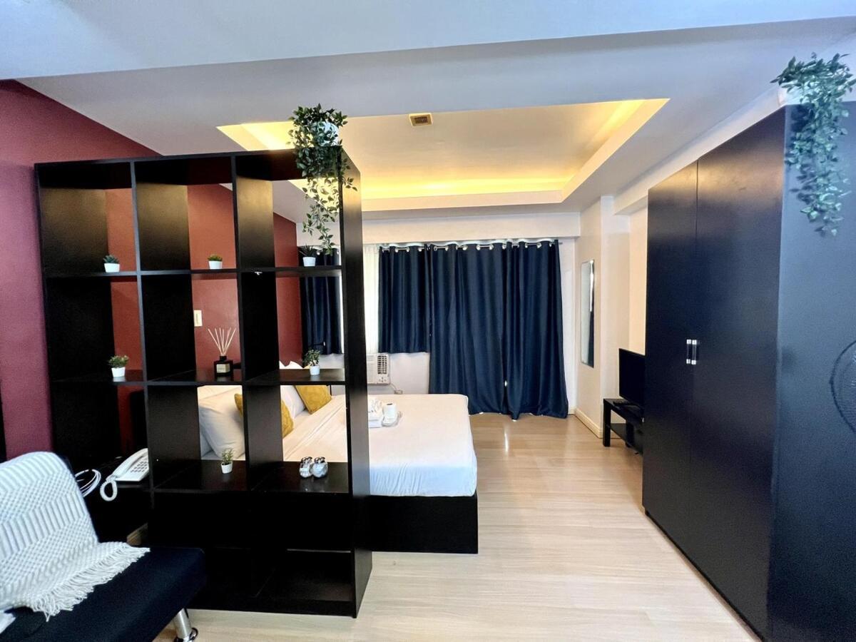 Newly Renovated Greenbelt With Balcony Parkview * Manila