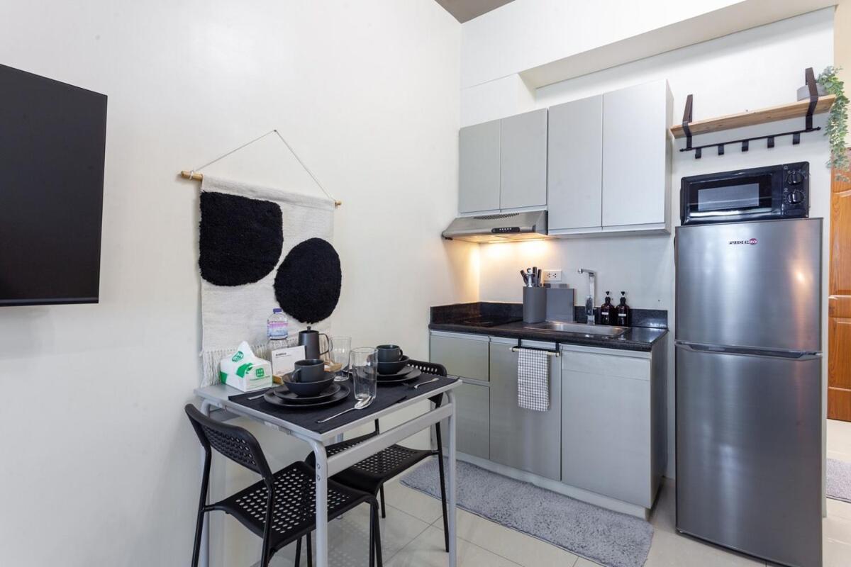 Makati Near Naia & Greenbelt - Free Parking! * Manila