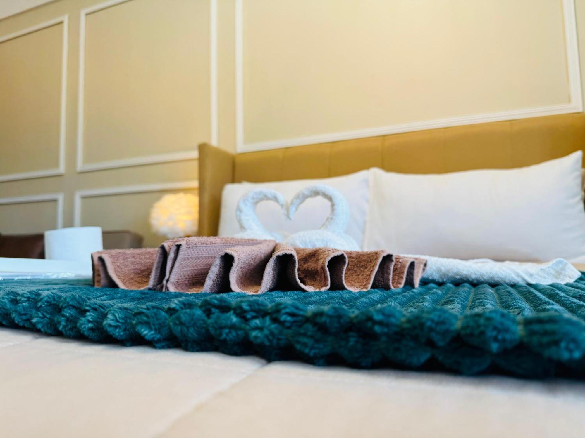 Venice Staycation Cozy Glimpse Of Grand Canal View Retreat Aparthotel Manila