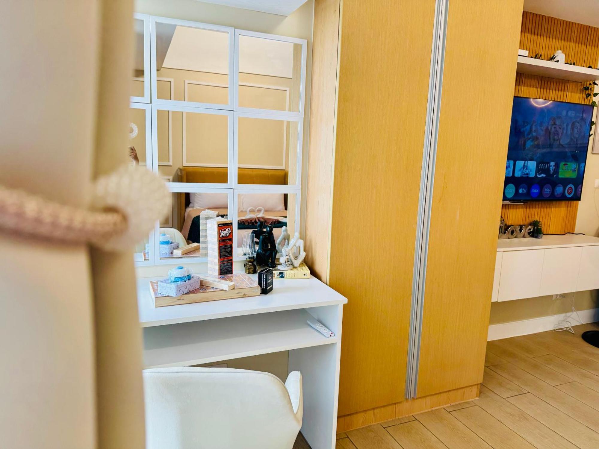 Venice Staycation Cozy Glimpse Of Grand Canal View Retreat Aparthotel Manila