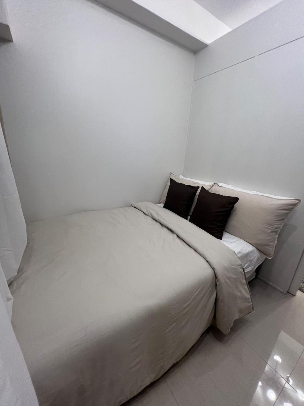 Snuggle Apartment *