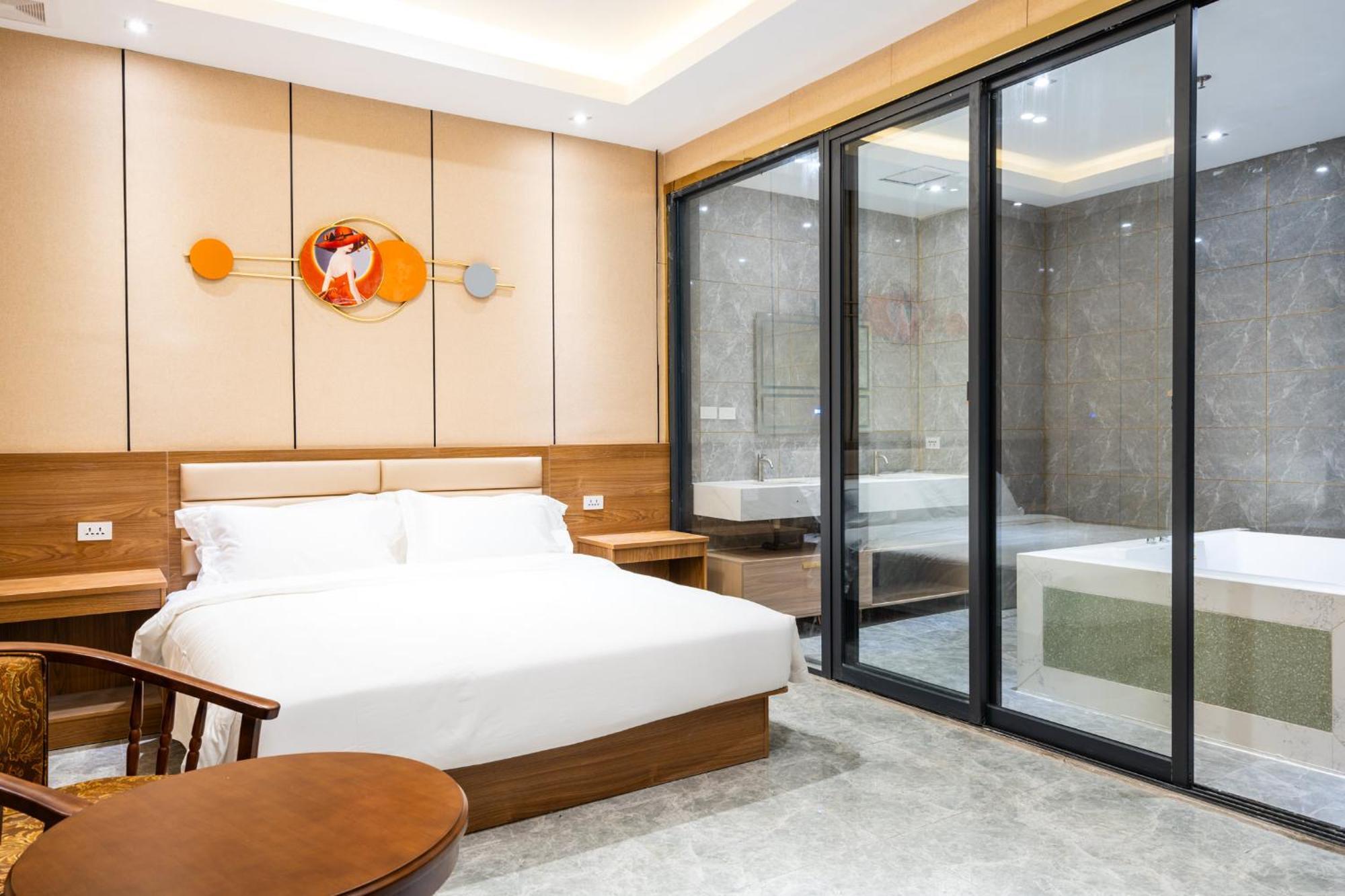 Hotel Me 3*
