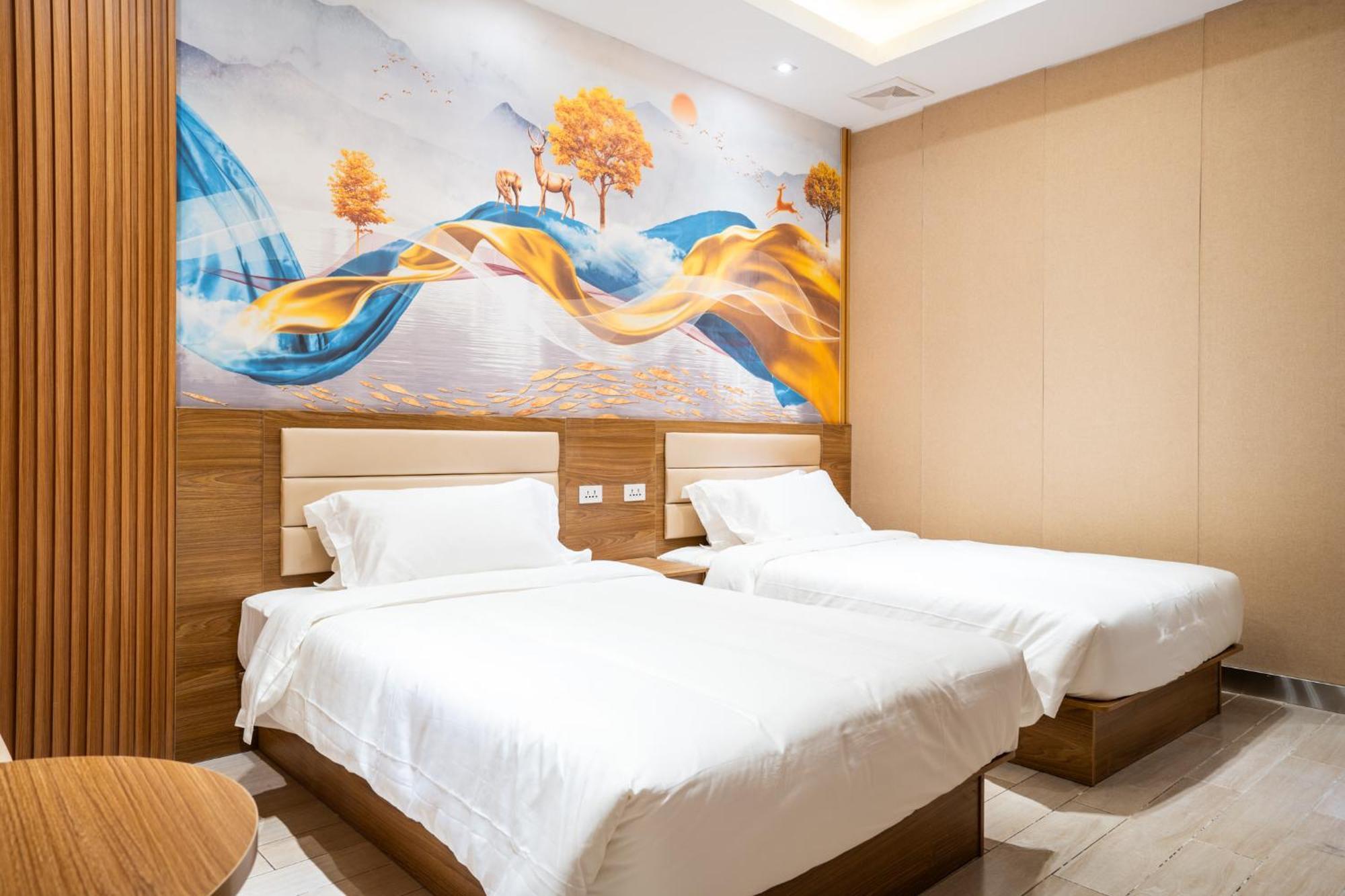 Hotel Me