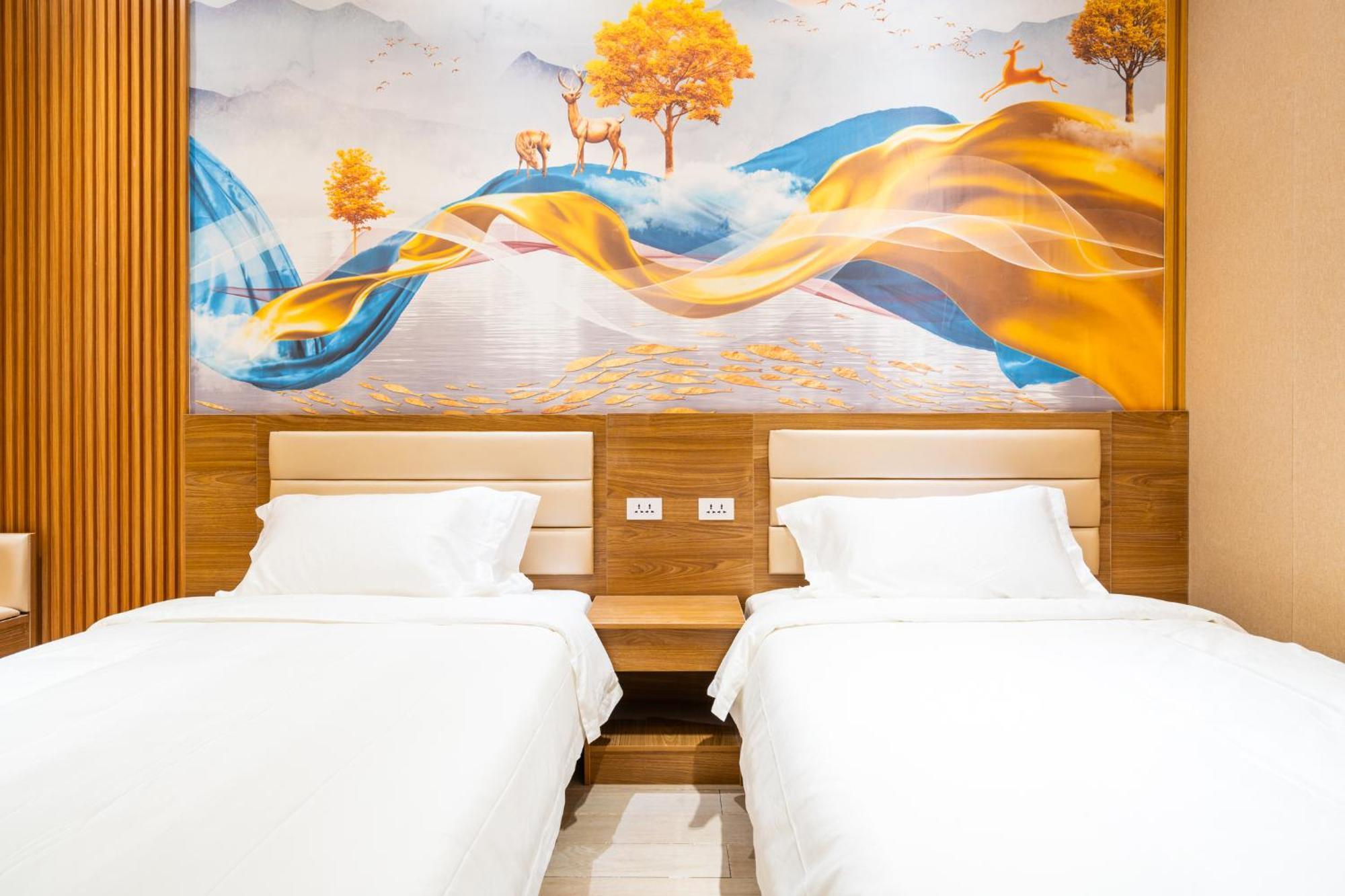 Hotel Me