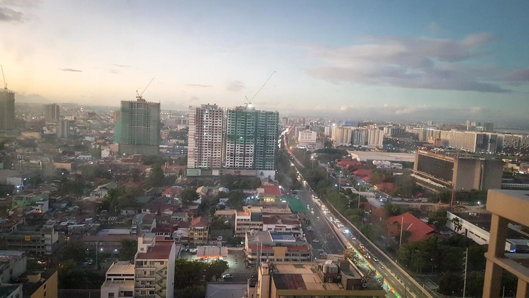 Stayinmycondo - 30th In Pasay With Pool Near Airport Moa,ccp & Picc In Pasay * Manila