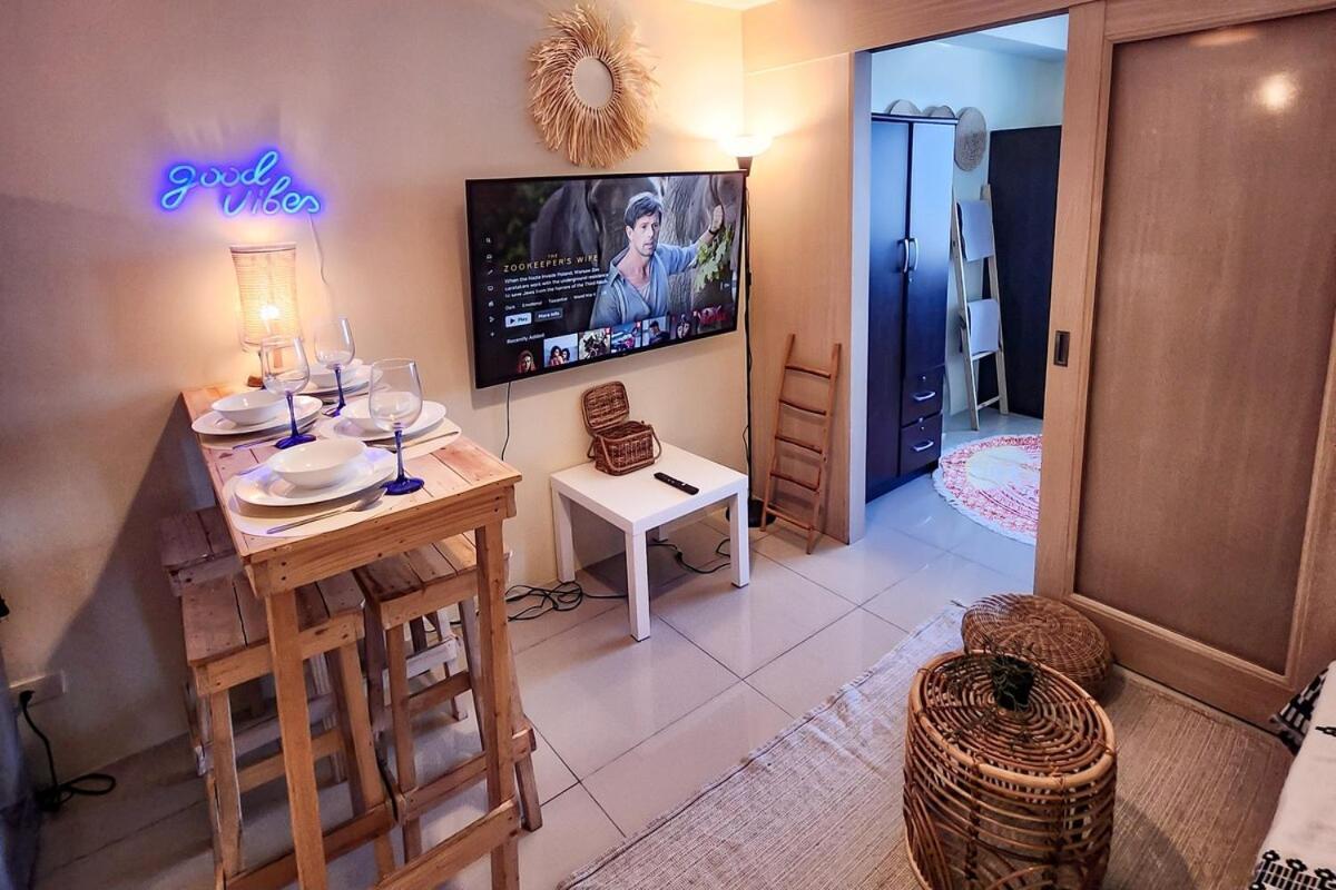 Boho View 1br In Makati With Netflix Apartment *