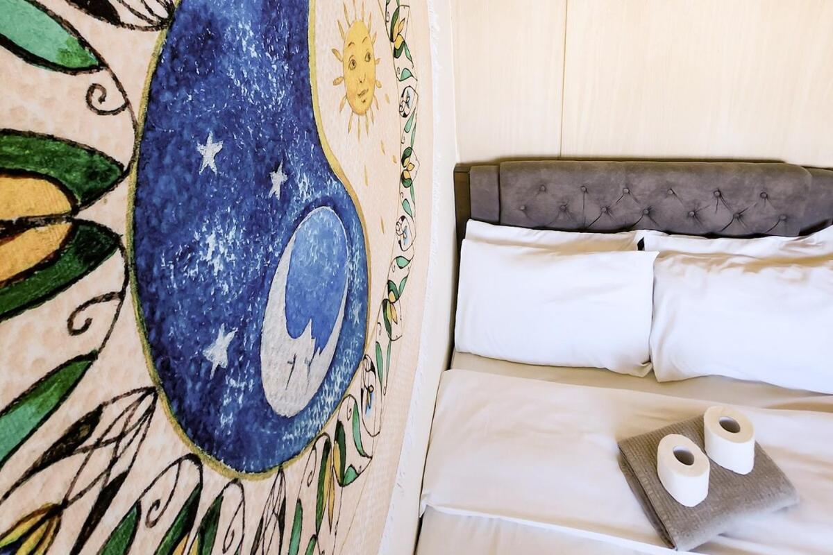 Apartment Boho View 1br In Makati With Netflix