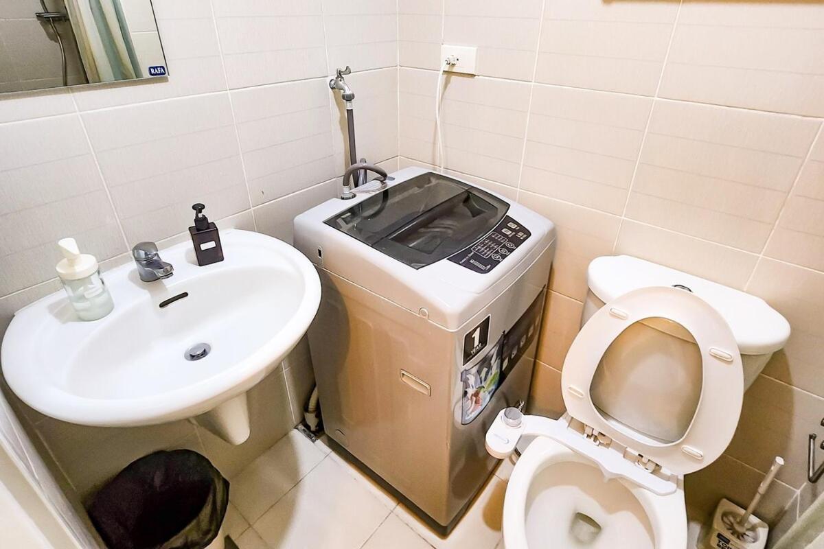 Boho View 1br In Makati With Netflix Apartment